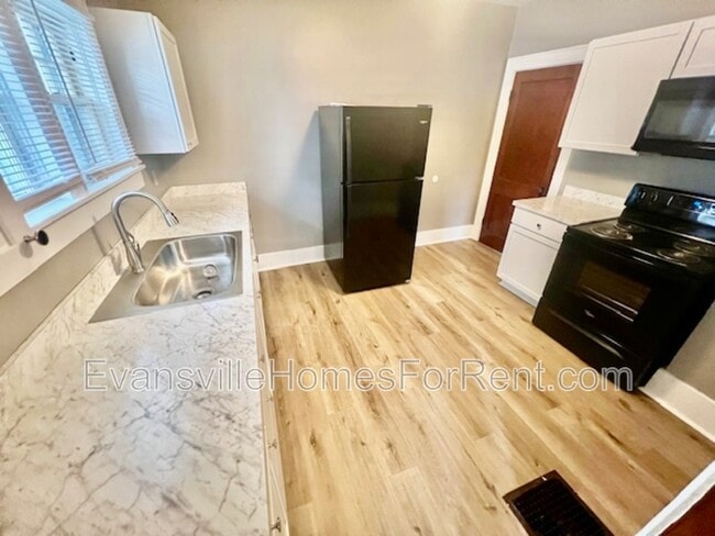 Building Photo - 521 E Broadway St