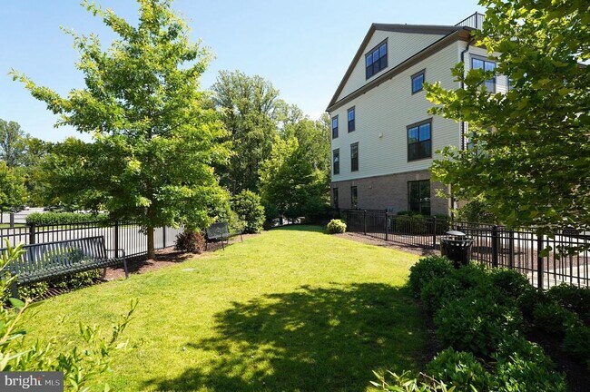 Building Photo - 4402 Fair Lakes Ct
