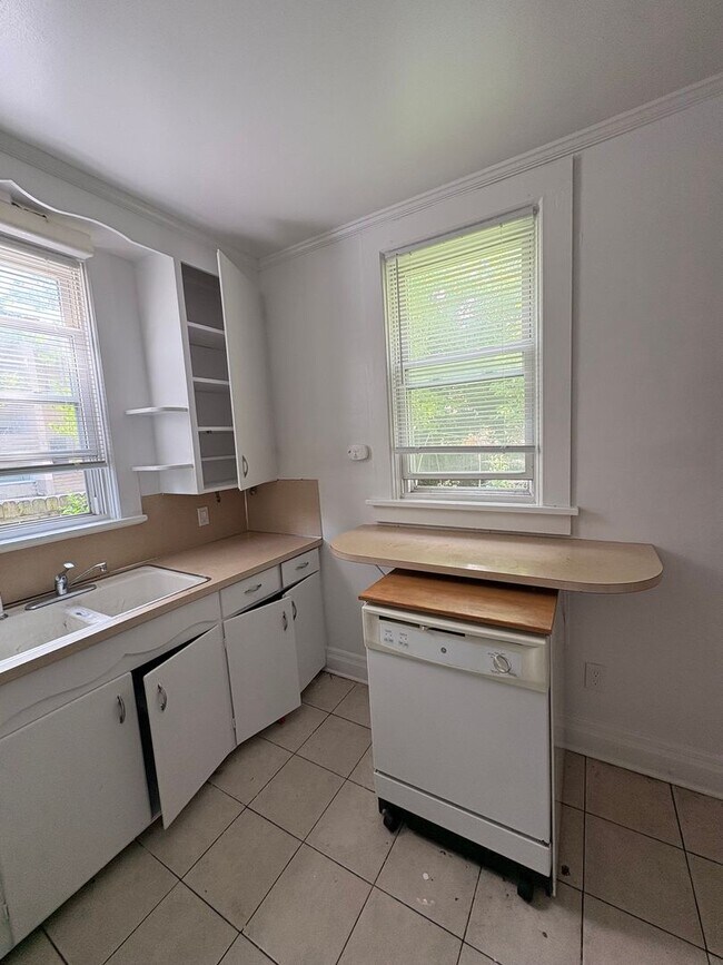 Photo - Emmet Street (Rolling Lakes Yacht Club LLC) Apartment