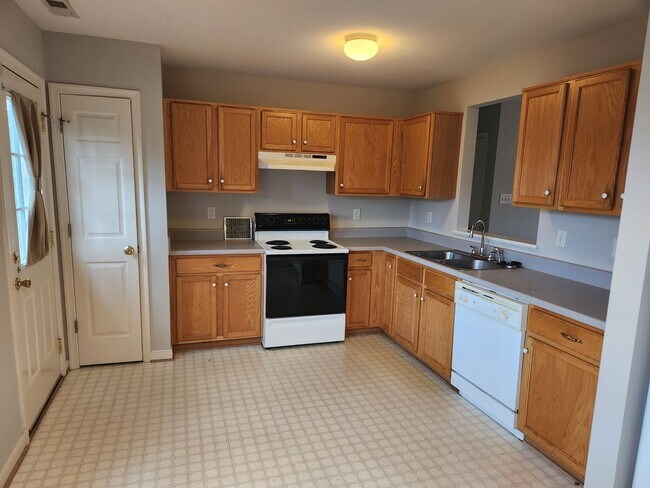 Foto del edificio - 3 Bed 2 Bath Rancher - Chesterfield-Bird H...