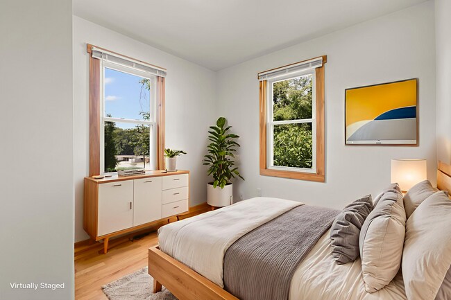 Foto del edificio - Unique 2-Bedroom, 1-Bathroom with Loft Spa...