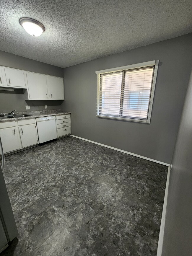 Building Photo - 4130 Baldwin Ave