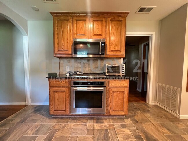 Foto del edificio - Well Maintained 3/1.5 in Historic Downtown...