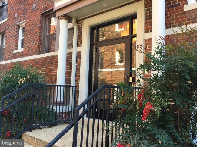 Main Entrance - 149 W St NW