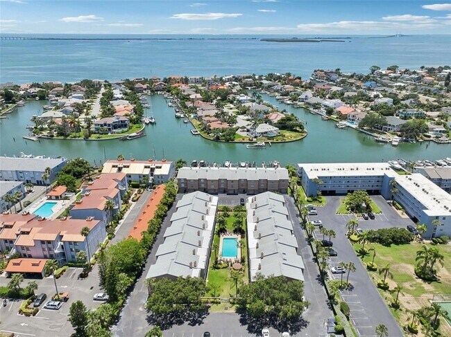 Foto del edificio - 637 Pinellas Bayway