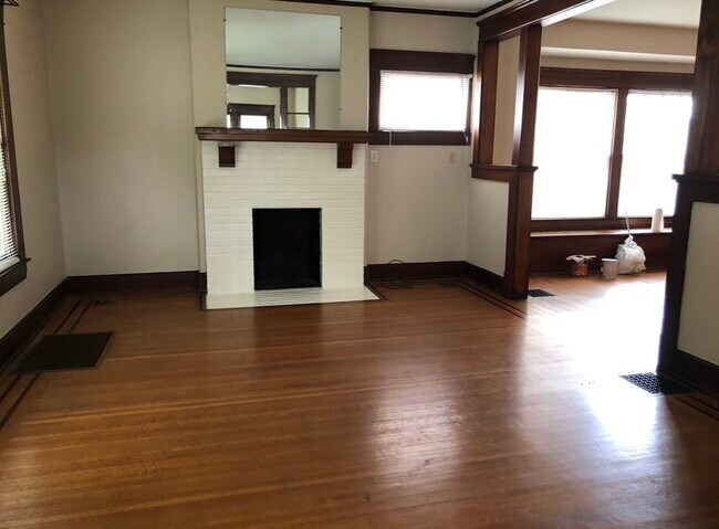 Living Room - 2014 Woodbourne Ave