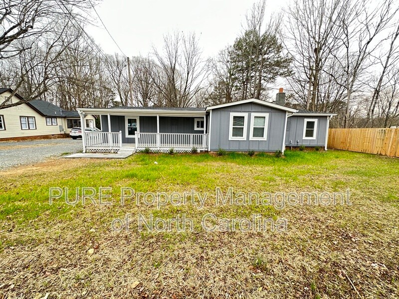 Foto principal - 3345 E Ridge Rd
