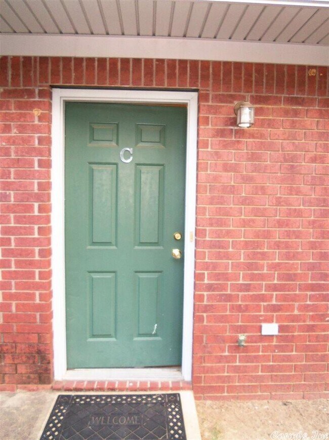 Building Photo - 361 Club Rd