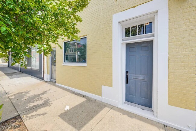 Building Photo - 214 E Main St