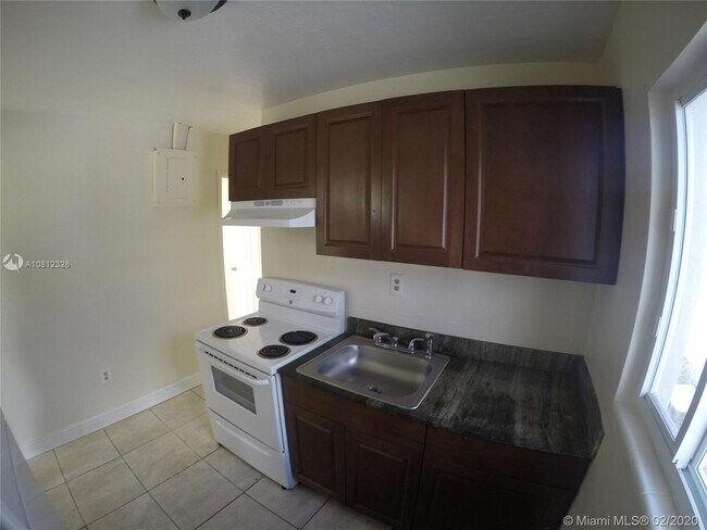 Building Photo - 607 Amaryllis Ave