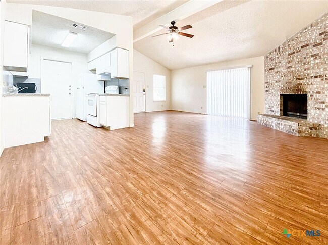 Foto del edificio - 106 Hughson Ct