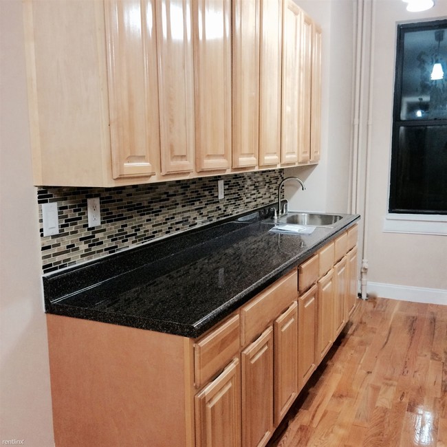 Building Photo - 873 St Johns Pl