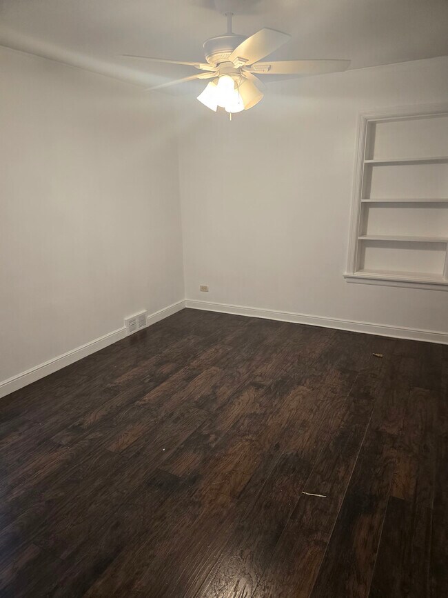 Foto del edificio - 8851 S Blackstone Ave