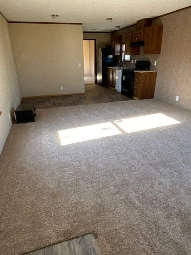 Building Photo - Nicely appointed 3bd/2ba Singlewide
