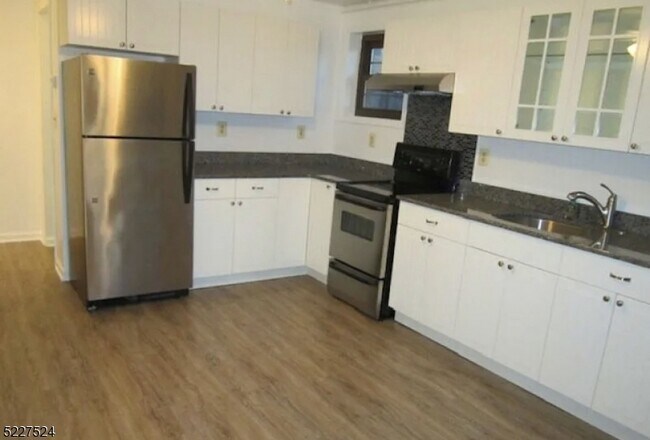 Building Photo - 48 Rogers Dr