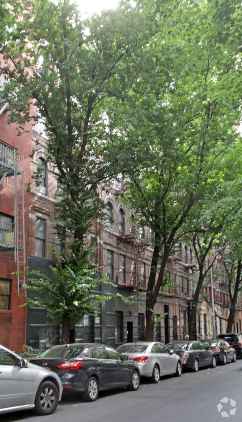 Building Photo - 325 E 92nd St