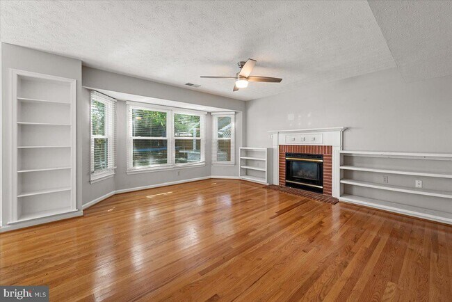 Building Photo - 2636 Stonegate Dr