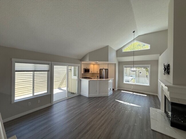 Foto del edificio - Renovated 1-Bedroom Condo with Updated Fixtures in Hercules
