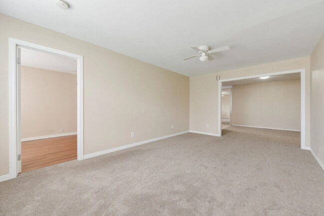 Building Photo - Spacious 3BD/2BTH Home Near Lake Hefner