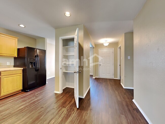 Foto del edificio - 925 Hawthorne Rd