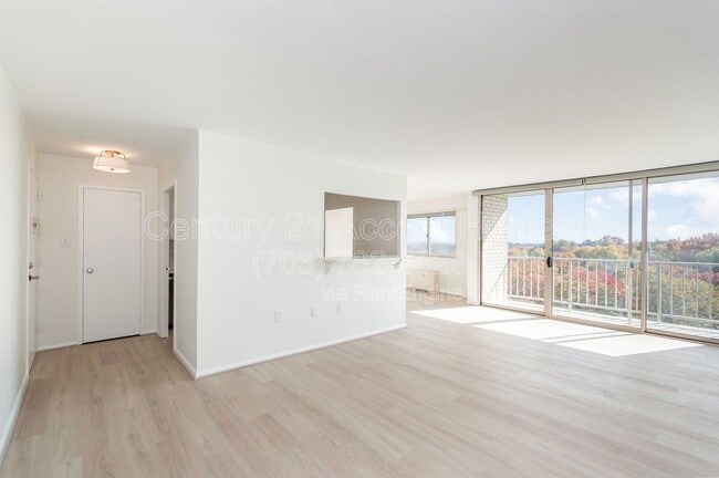 Building Photo - 2500 N Van Dorn St