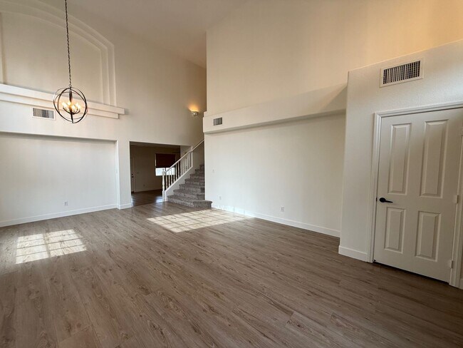 Building Photo - FIVE BEDROOM IN A GATED COMMUNITY IN HENDERSON