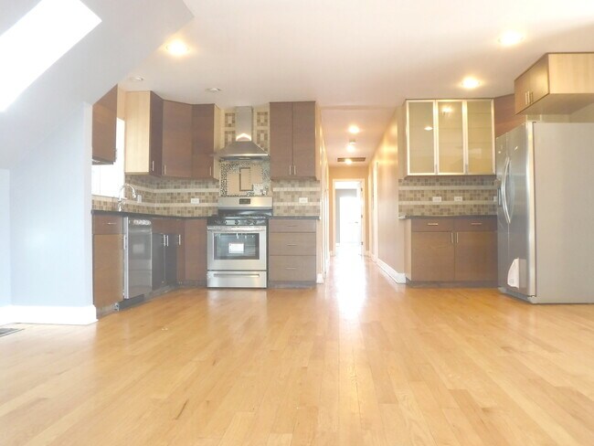 Building Photo - 5310 S Archer Ave