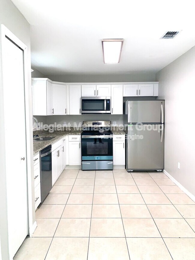 Foto del edificio - 1004 Embrun Ct