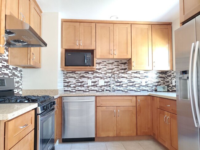 Foto del edificio - 335 Stowell Ave
