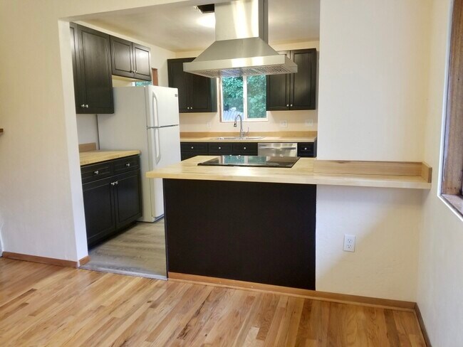 Building Photo - 10645 Myers Way S