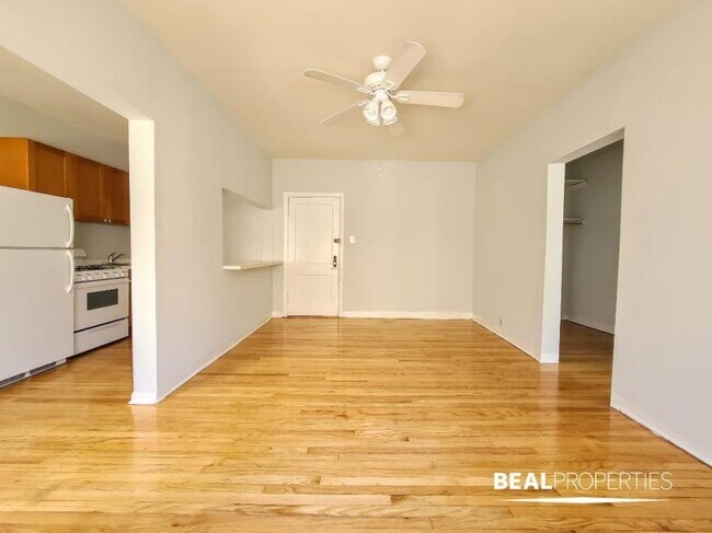 Building Photo - 0 bedroom in CHICAGO IL 60657