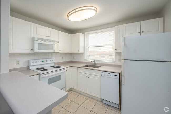 1BR, 1BA - 765SF - Kitchen - Gamma North Quincy