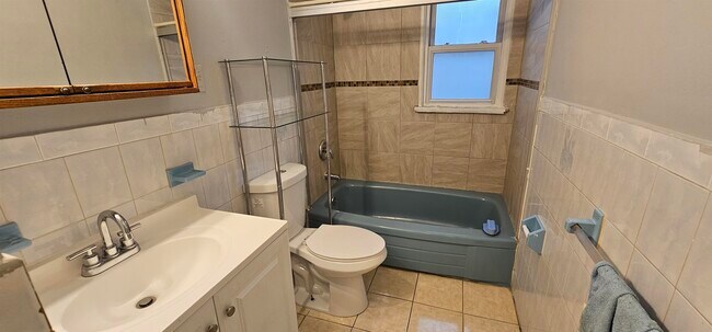 Foto del edificio - 185 W 16th St