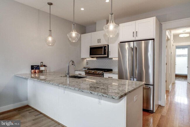 Foto del edificio - 2233 40th Pl NW