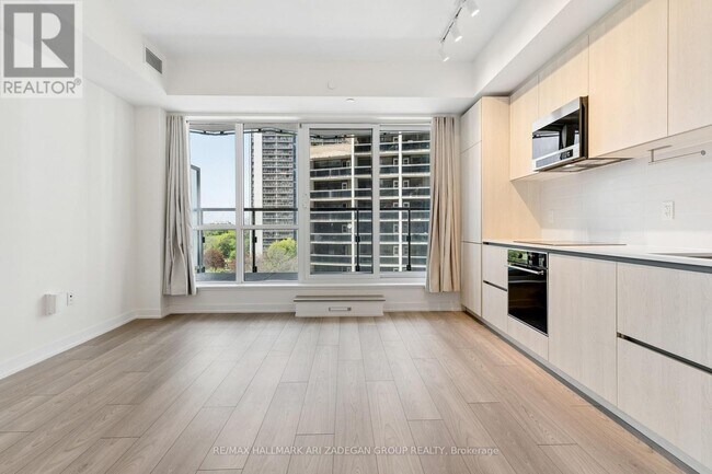 Photo du bâtiment - 120 Broadway Ave