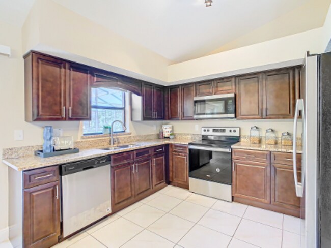 Building Photo - 908 Naples Way