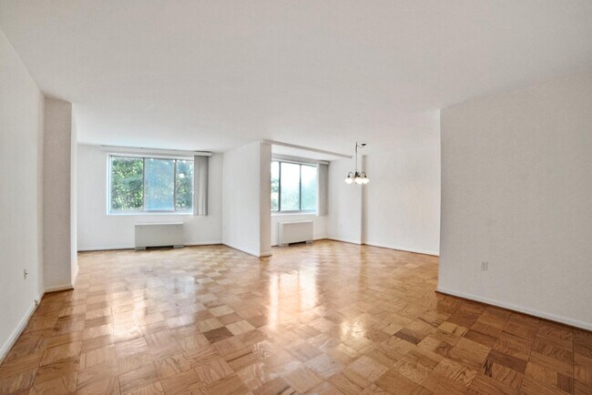 Foto del edificio - 10401 Grosvenor Pl