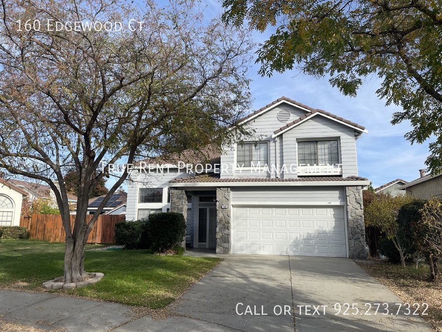 Foto principal - Gorgeous 4 Bed/2.5 Bath Home in Great Trac...