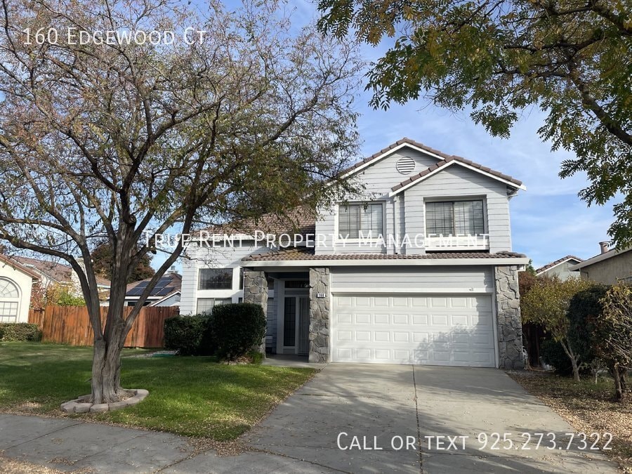 Primary Photo - Gorgeous 4 Bed/2.5 Bath Home in Great Trac...