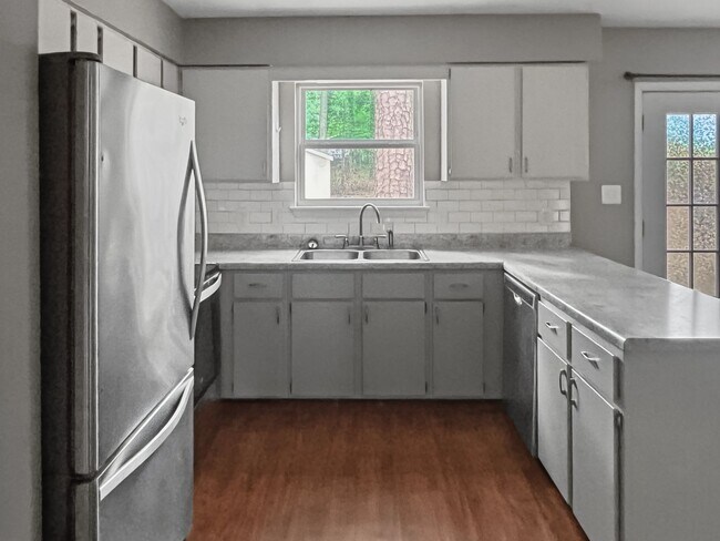 Building Photo - Cary Townhome