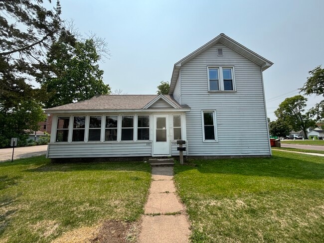 Building Photo - 539 Chippewa St