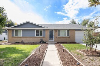 Building Photo - 627 S Jasmine Way