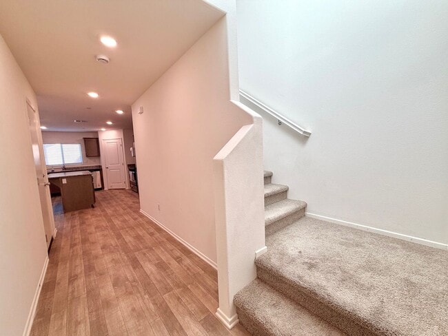 Foto del edificio - Stylish 4-Bedroom Solar Home Near Community Park