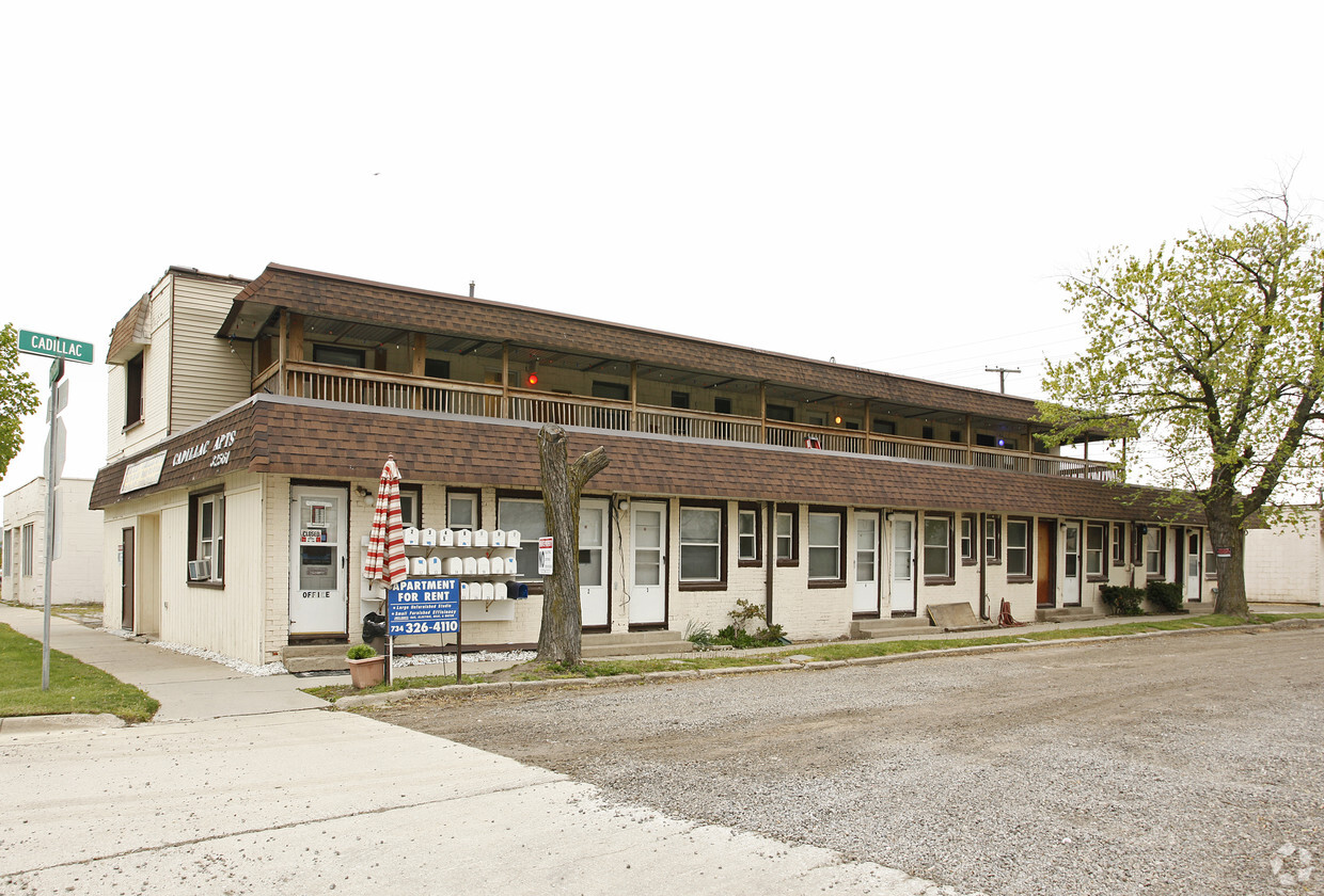 Primary Photo - Cadillac Apartments