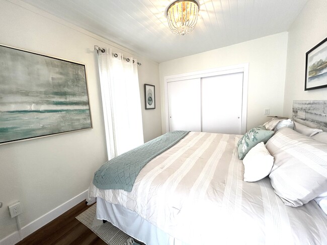 Building Photo - 218 19th St