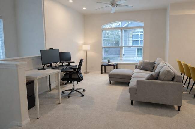 Foto del edificio - Gorgeous 2BD | 2BA Condo in the Heart of Orenco | GREAT Location | Water/Sewer/Garbage Included
