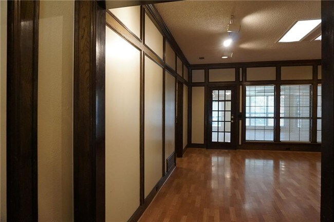 Building Photo - 4101 Emerson Dr