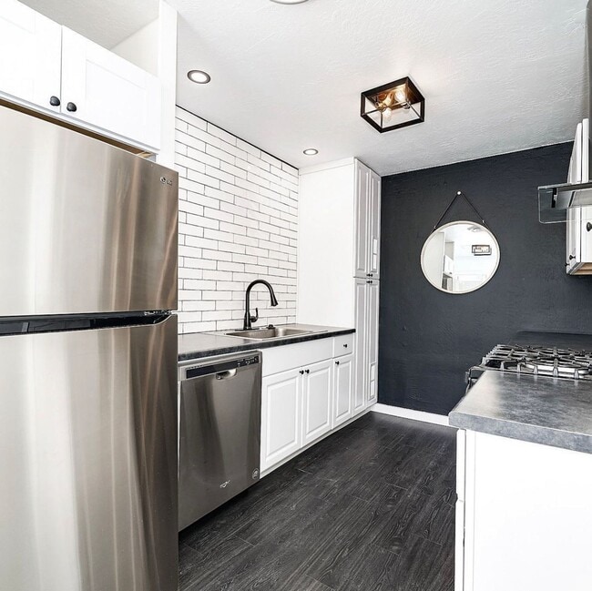 Building Photo - Boho On 40th