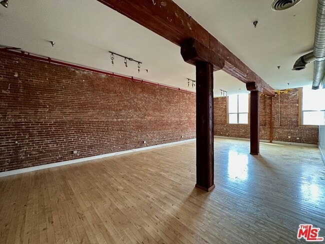Building Photo - 726 S Santa Fe Ave