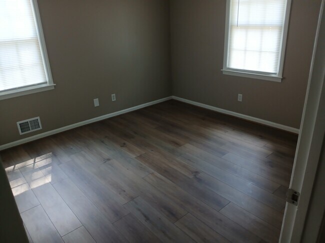 Building Photo - 107 Twin Creek Ct